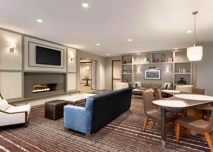 Homewood By Hilton West Loop Fulton Mkt Area Hotel